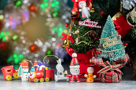带装饰树的无焦点灯光的圣诞节背景金子卡片美丽背景图片