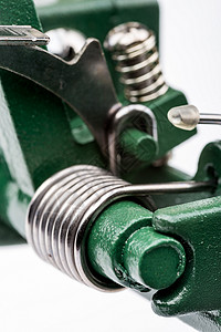 绿色线圈特写金属弹簧的宏详细信息机械绿色震惊引擎加工灵活性线圈螺旋宏观压力背景