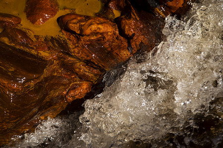 韦尔瓦州里海丁托的红水溪流流动红色矿物风景地球机械黄色化学品橙子背景图片