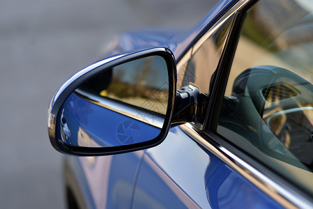 侧面镜子 配有汽车的转形信号运输土地窗户旅行奢华技术指标车道服务街道背景