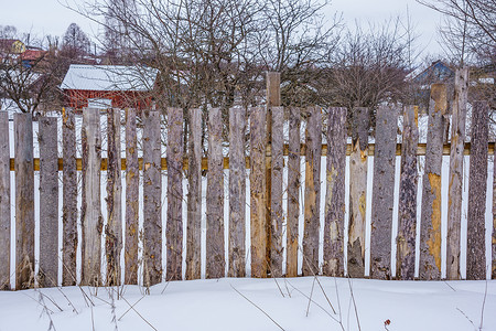 遍历钉在十字栏的木板栅栏乡村花园风格建造风化指甲条纹裂缝控制板装饰背景