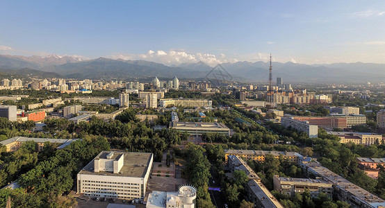 全景接图阿拉木图航空视图景观天际山脉国家公寓旅行季节场景联合体风景背景