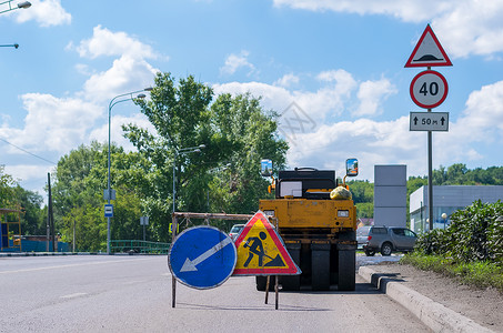 行业之道路标停止 绕行 公路修路和道路技术背景