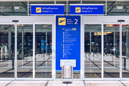 登机门机场终点楼大门入口和自动玻璃门的自动玻璃门金属办公室旅行建筑商业运输天花板建筑学飞机乘客背景