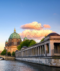柏林米特德国柏林的柏林大教堂观光博物馆旅行城市宗教纪念碑首都游客狂欢景观背景