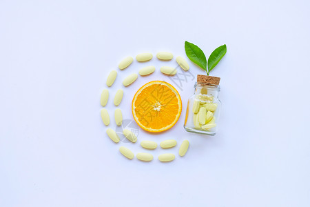 阿罗维生素 C 瓶和白色橙色水果丸菠萝团体皮肤饮食橙子叶子食物植物热带排毒背景