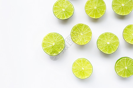 香薰油白色背景的新鲜石灰框架叶子团体饮食柠檬温泉精油果汁圆圈水果背景