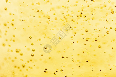 淡啤酒中气泡的质地气体酒精泡沫酒吧宏观反射啤酒饮料金子液体背景图片