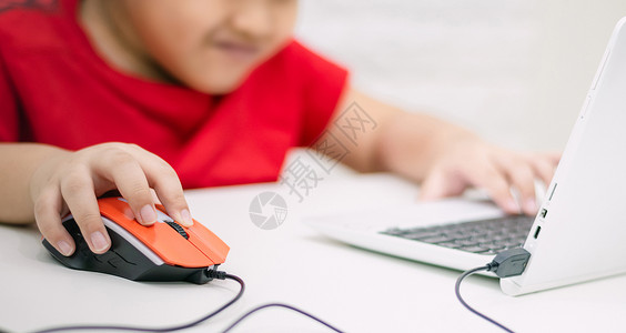 儿童玩电脑游戏成瘾游戏的儿童知识学校压力孩子技术依赖童年学生电脑家庭作业背景