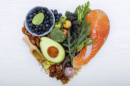 食物摄入量低碳摄入量饮食概念的心形 以基因源为主的心形状减肥美食蔬菜核桃树叶纤维血管麦片营养烹饪背景