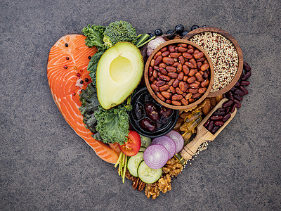 低碳摄入量饮食概念的心形 以基因源为主的心形状麦片树叶脂肪酸核桃减肥美食蔬菜营养烹饪健康饮食图片