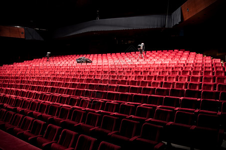戏剧中的教席剧院场景民众会议礼堂椅子天鹅绒喜剧歌剧展示背景图片