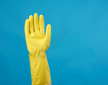 黄色橡胶手套 用于清洗穿戴女性手蓝色橡皮房子安全主妇卫生蓝色工作手臂女士服务背景图片
