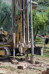 液压钻机工作期间的强者化石机器工程地面环境生产地球技术商业机械背景