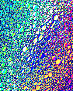 椭圆形气泡水上多彩的油滴 圆圈和ovals气泡泡沫圆形光谱折射椭圆形宏观艺术反射想像力背景