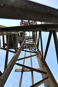 高危行业北部的电天线和通信发射塔建筑玻璃发射机金属活力通讯电缆桅杆电话网络背景