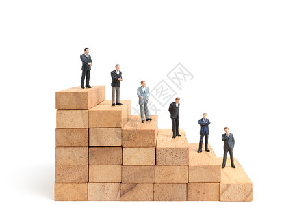 木块拼合图形与世隔绝的木块上站着的商务人士战略利润思考正方形生产率说明工作经济进步生长背景
