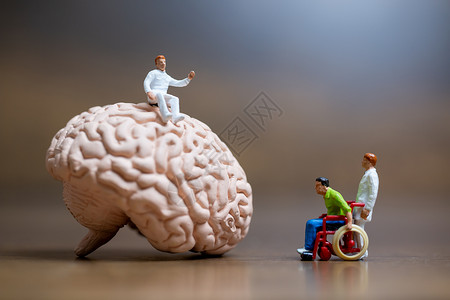 数字大脑迷你人 外科医生 和病人谈到脑损伤数字头脑制药科学家疼痛操作医院药剂师卫生大脑背景
