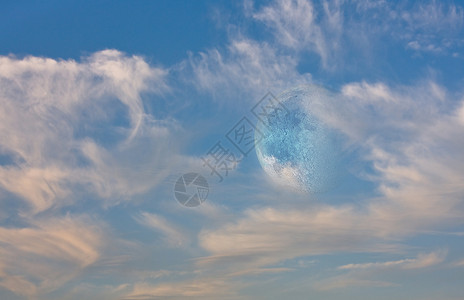 月月和天空背景图片