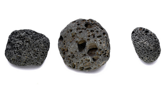 白色的黑色奇异岩石外星人陨石流星圆形宏观石头高清图片