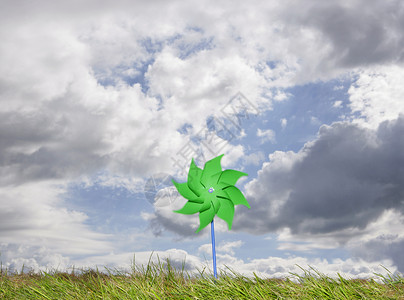 扑向云天的旋轮绿色天空环境玩具环保风力田园风光意识乐趣背景图片