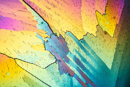 微skope 100x下两极光线下的尿晶体辉光科学红色蓝色绿色氮肥产物黄色水晶宏观背景图片