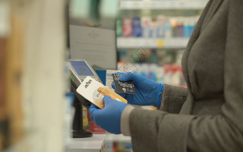 支付NFC信用卡安全卡片近场零售借方商业信用女士卫生客户位置高清图片素材