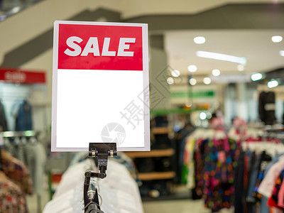 产品价格标签空白显示在商场的产品销售情况白色零售展示市场公告嘲笑框架木板商业广告牌背景图片