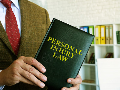 人身损害人身伤害法 诉讼律师持有一本书背景