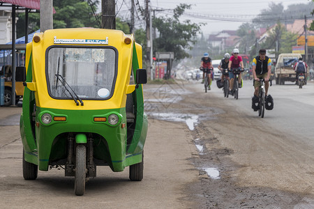 绿色出租车老挝的生态友好型电子拖船背景