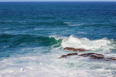 环岩礁海流风景蓝色岩石冲浪全景海岸线假期爬坡沙丘娱乐背景图片