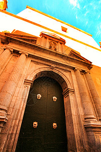 中式合院阿利坎特的巴里圣尼古拉斯合院崇拜大教堂纪念碑圆顶晴天旅行上帝教会石头宗教背景