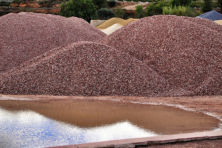 西班牙多姿多彩的建筑综合山峰制粒产物沙坑材料碎纸机基础挖掘制作人山脉碎石背景图片