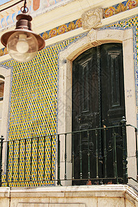 里斯本古老的五颜六色的门黑色棕色古董晴天乡村农村托盘建筑蓝色入口背景图片