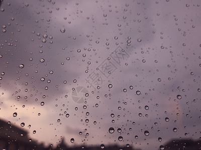雨滴天空蓝色天气气泡宏观环境流动窗户反射水分背景图片