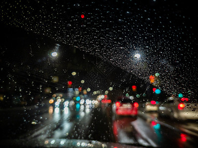 五指右滑由右方向车拍摄的城市夜驾驶员观景照片眼睛夜生活大灯汽车危险车辆反射安全摄影挡风玻璃背景