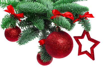 悬挂的星星圣诞树和红色的小玩意儿在惠特庆典玻璃风格星星作品丝带新年装饰品枝条玩具背景