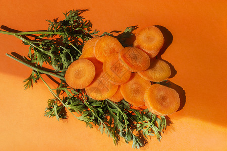 生胡萝卜生长生物卷曲橙色饮食绿色食物植物色差蔬菜背景图片