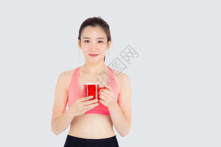 锻炼后喝白酒的运动中美丽的年轻年青女子咖啡成人健身房女士训练饮食女性女孩营养数字背景图片