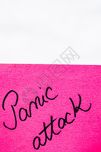 粉红色纸上隔绝的 恐慌攻击笔迹文字背景图片