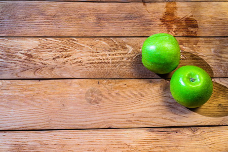 木桌上的苹果苹果绿可口的高清图片