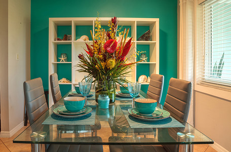 热带蓝桌 花朵包括安排黄色蕾丝花卉房子楔形建筑学兰花植物葫芦背景图片