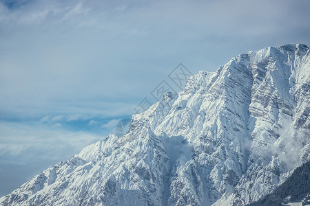 奥地利阿尔卑斯山 地貌和风景太阳爬坡冒险石头天空顶峰墙纸悬崖峭壁悬崖探索背景图片