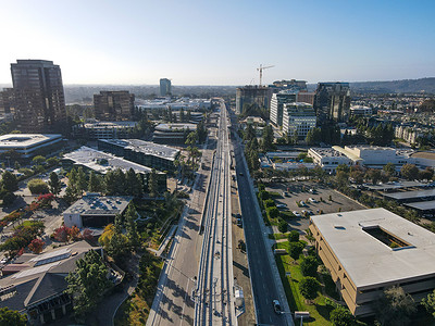 圣迭戈加利福尼亚大学中海岸大桥空中视图风景运输外观摩天大楼微笑公司教育天空城市建筑背景