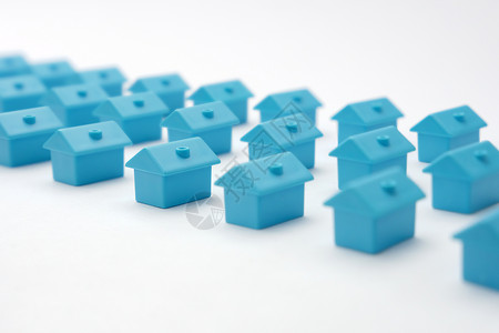 小屋村的房地产 房主协会 一排排玩具屋 微型蓝色房屋排成三排 微型玩具建筑 许多小房子 有房地产市场的微型房子背景图片