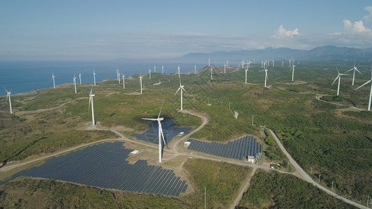 班吉菲律宾 吕宋和风车的太阳能农场生态电气控制板力量海洋环境技术涡轮活力车站背景