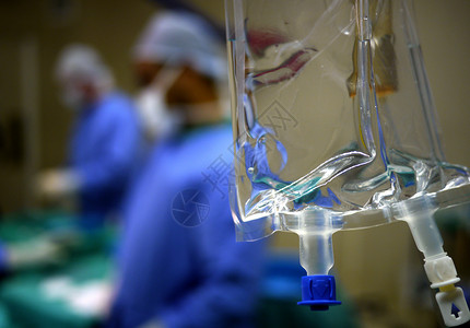 滴滴滴素材医院手术区心脏监测器和IV滴滴生活医生情况外科急诊室背景