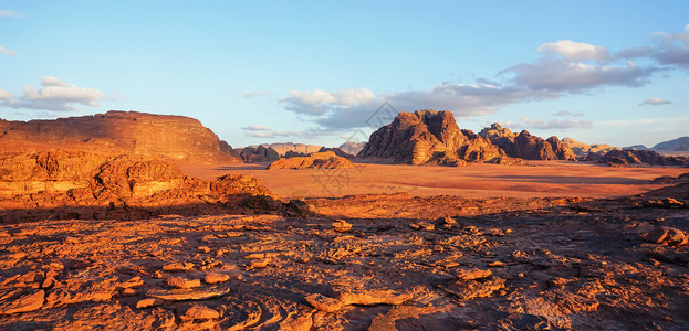 红火星就像约旦瓦迪鲁姆沙漠的风景 这个位置被许多科幻小说电影所利用灰尘干旱科学沙漠山脉冒险岩石砂岩行星生态背景图片