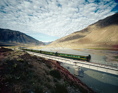快消行业穿越山谷的快速高速列车背景
