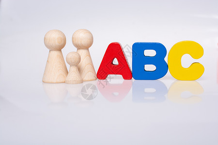 字母abcABC和Wooden将人的图象作为家庭概念卫生爸爸社区生活住房男性木头夫妻男人母亲背景